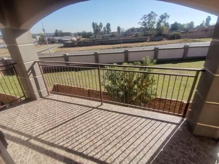 3 Bedroom House in Dalpark Ext 1