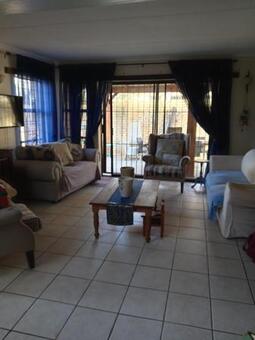 3 Bedroom Apartment in Ravenswood