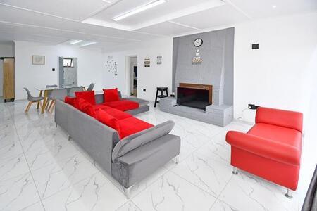 1 Bedroom Apartment in Farrarmere