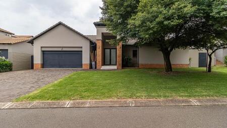 4 Bedroom House in Ebotse Estate