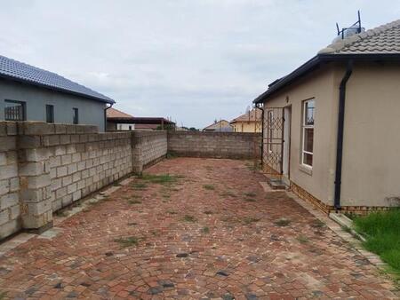 2 Bedroom House in Crystal Park