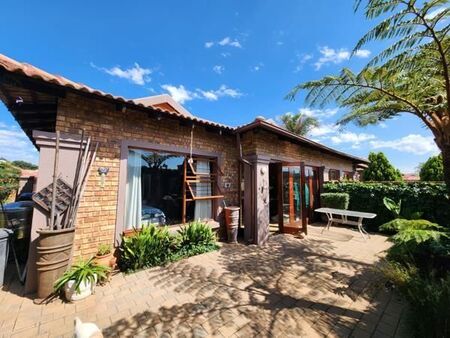 2 Bedroom Simplex in Brentwood Park