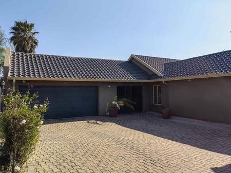 4 Bedroom House in Verwoerdpark