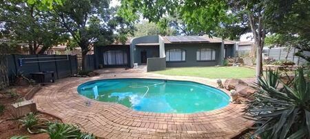 3 Bedroom House in Brackendowns