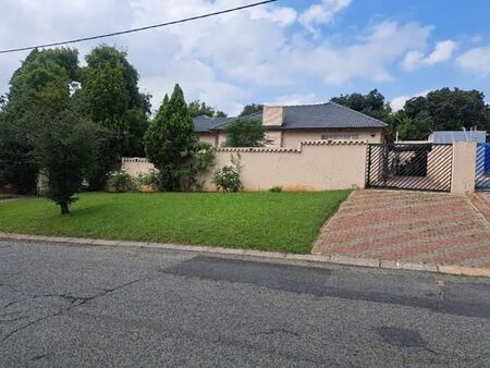 4 Bedroom House in Mondeor