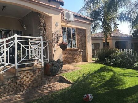3 Bedroom townhouse - sectional to rent in Safari Gardens, Rustenburg