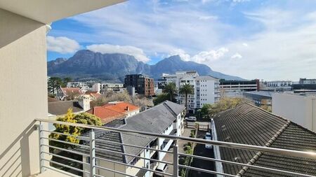 2 Bedroom apartment to rent in Claremont, Cape Town
