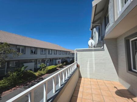 3 Bedroom duplex apartment to rent in Kirstenhof, Cape Town