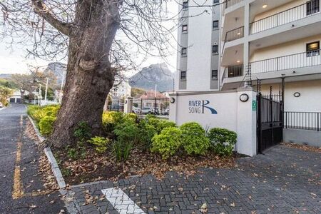 2 Bedroom apartment to rent in Rondebosch, Cape Town