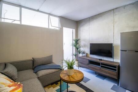 1 Bedroom Apartment in City & Suburban (Maboneng)