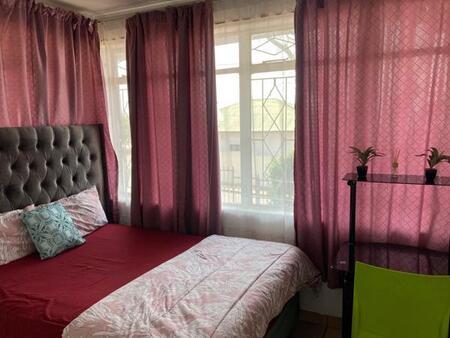 Bachelor apartment in Kensington