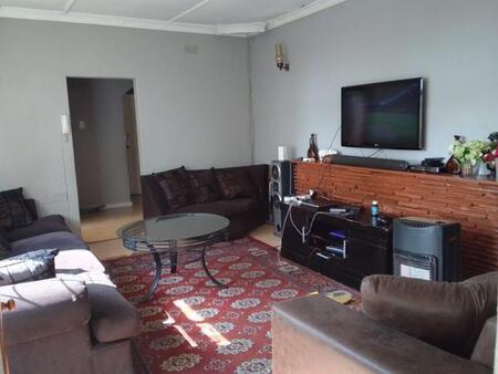 4 Bedroom House in Kensington