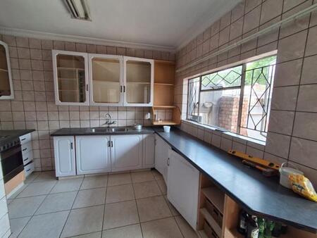 3 Bedroom House in Bezuidenhout Valley
