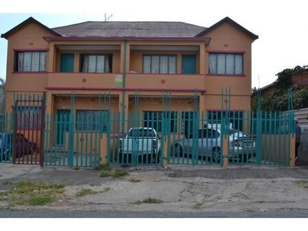 Bachelor apartment in Troyeville