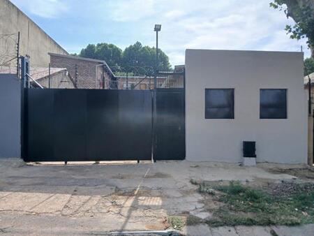 Bachelor apartment in Jeppestown