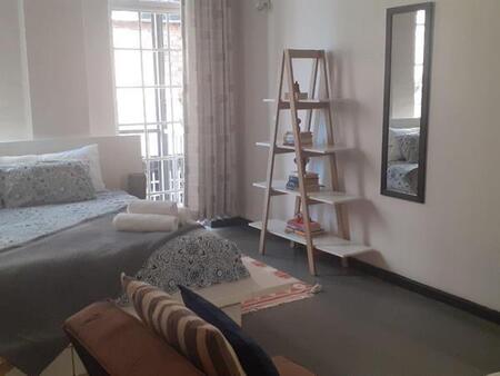 Bachelor apartment in City & Suburban (Maboneng)