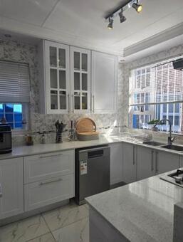 3 Bedroom House in Kensington