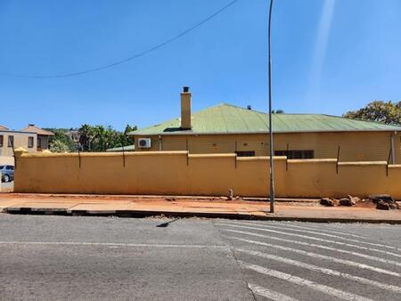 3 Bedroom House in Kensington