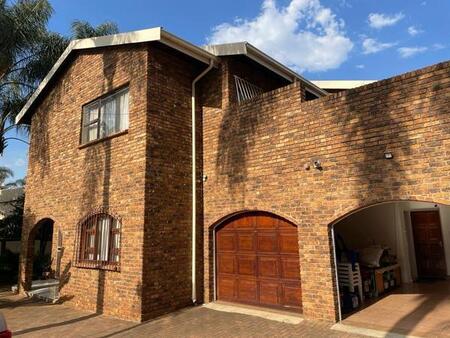 5 Bedroom House in Bedford Gardens