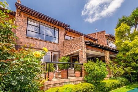 4 Bedroom Townhouse in Bedford Park