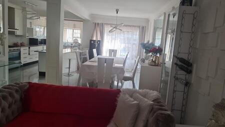 3 Bedroom Townhouse in Bedfordview