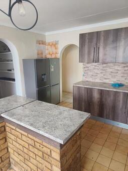 4 Bedroom House in Brixton