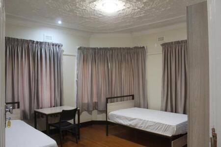 7 Bedroom House in Auckland Park