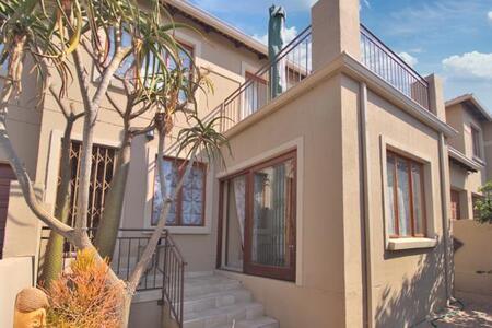 3 Bedroom House in Sundowner