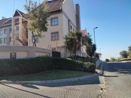 3 Bedroom Apartment in Sundowner