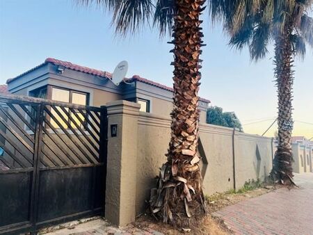 2 Bedroom House in Cosmo City