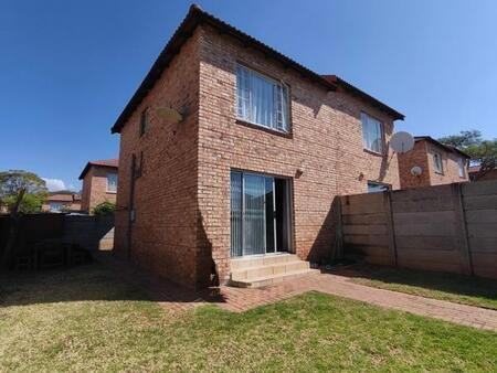 2 Bedroom House in Bromhof