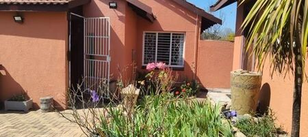 0.5 Bedroom House in Sundowner