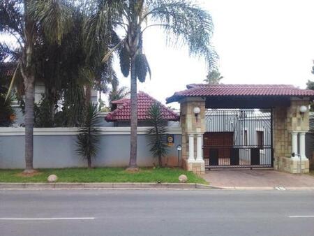 4 Bedroom House in Sundowner