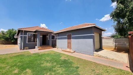 3 Bedroom House in Cosmo City