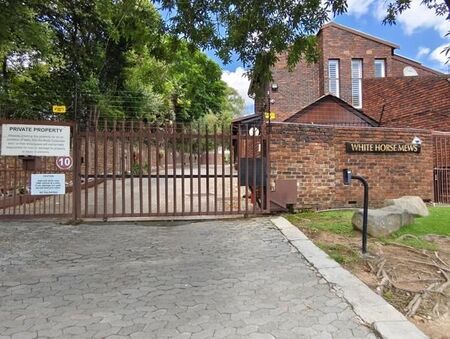 2 Bedroom House in Bromhof