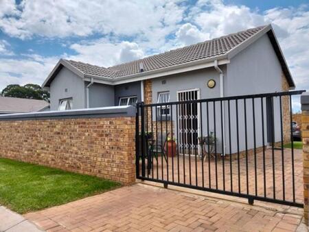 3 Bedroom House in Roseacre