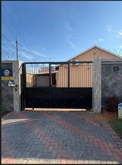 4 Bedroom House in Moffat View