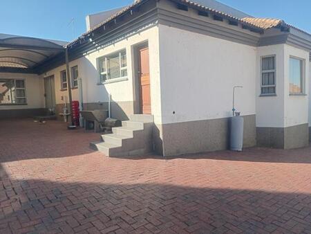 4 Bedroom House in Liefde en Vrede