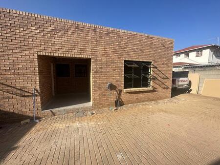 1 Bedroom House in Robertsham