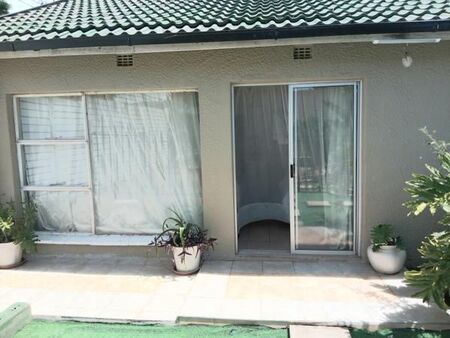 1 Bedroom House in Mayfield Park