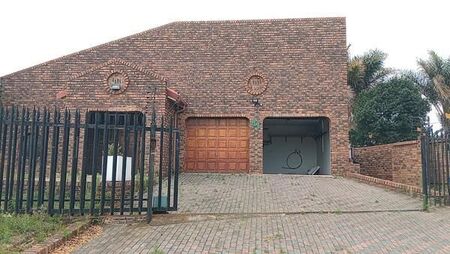 4 Bedroom House in Oakdene