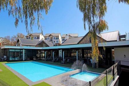 3 Bedroom Apartment in Linbro Park