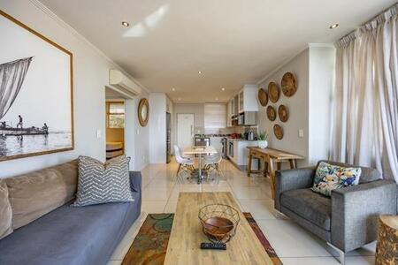 2 Bedroom Apartment in Rosebank