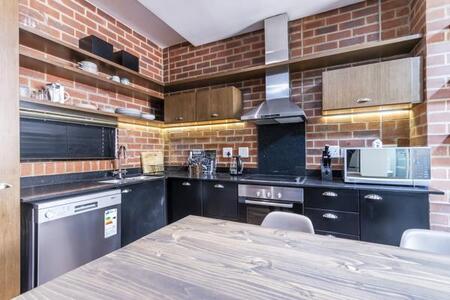 2 Bedroom Apartment in Rosebank