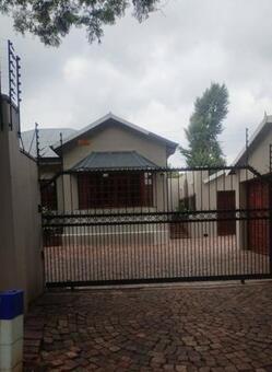 1 Bedroom House in Rosebank