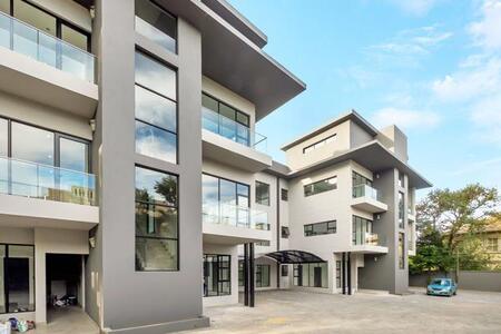 3 Bedroom Apartment in Houghton Estate