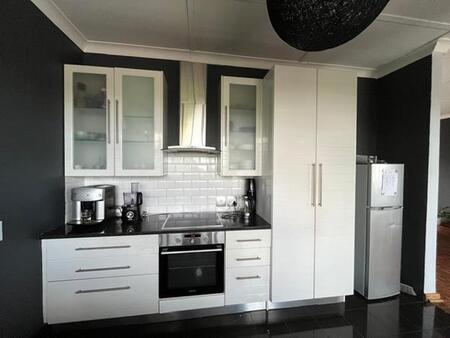 2 Bedroom Apartment in Craighall Park