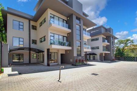 3 Bedroom Apartment in Houghton Estate