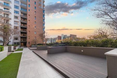 3 Bedroom Penthouse in Rosebank