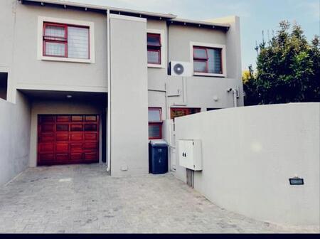 3 Bedroom Duplex in Oaklands